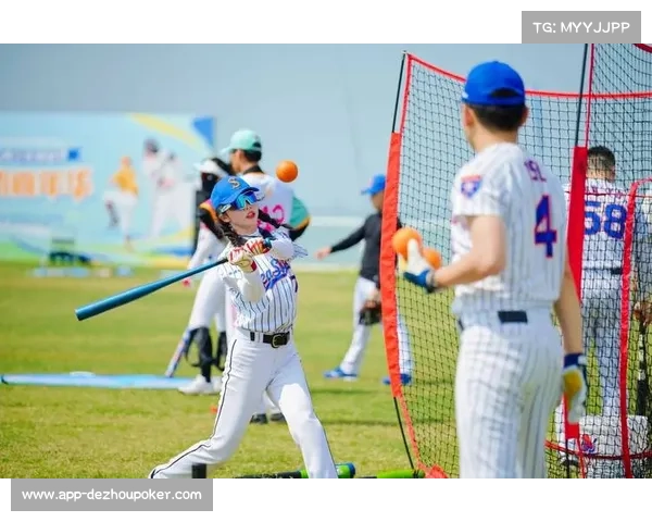 “快乐垒球”进北京中关村社区，200余居民体验投打乐趣拉近邻里距离